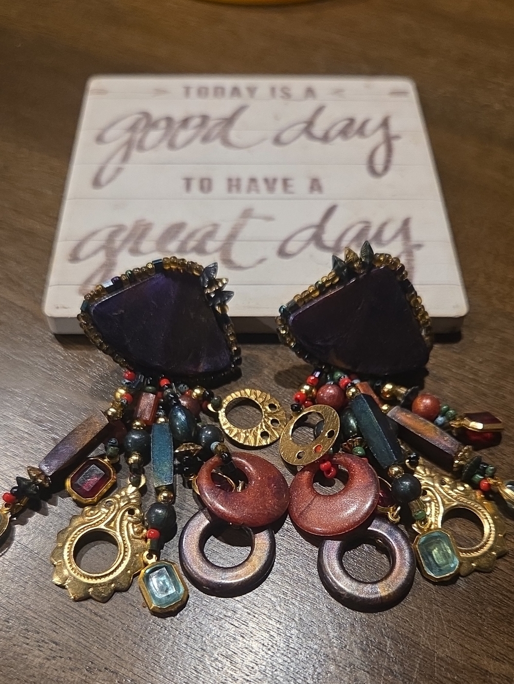 VINTAGE CLIP ON EARRINGS